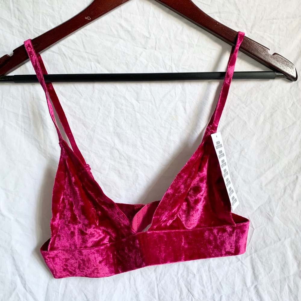 ❗️❗️Sold❗️❗️💕Urban Outfitters 💕 Velvet Pink Bra